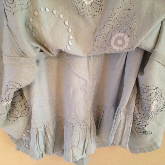 Gorgeous skirt with embroidery! - Picture 3 of 5