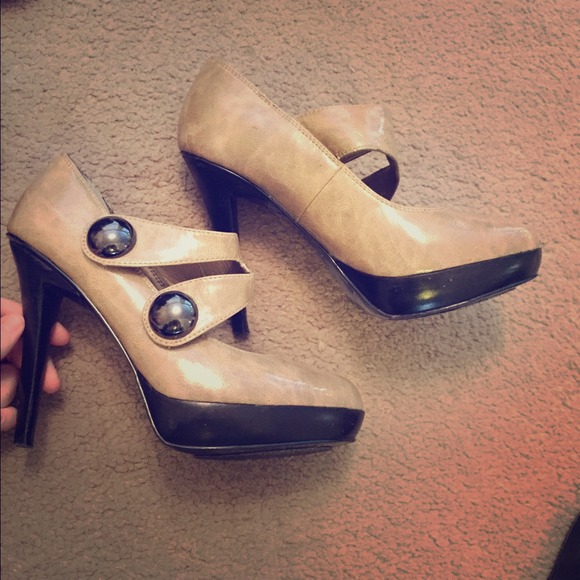 Bakers comfortable pumps