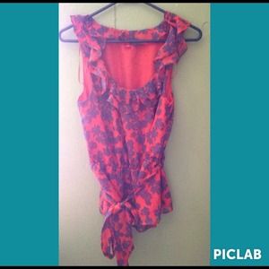 Cute dressy shirt that ties to side. Size medium