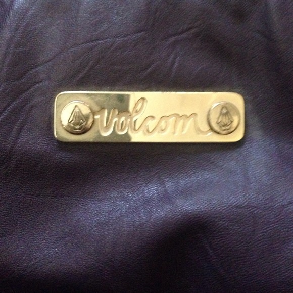 purple leather volcom purse - Picture 2 of 4