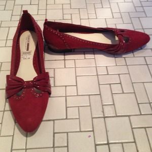 Red pump flats