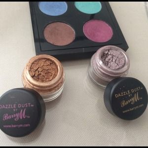 4 MAC eyeshadow and 2 Berry M dazzle dust