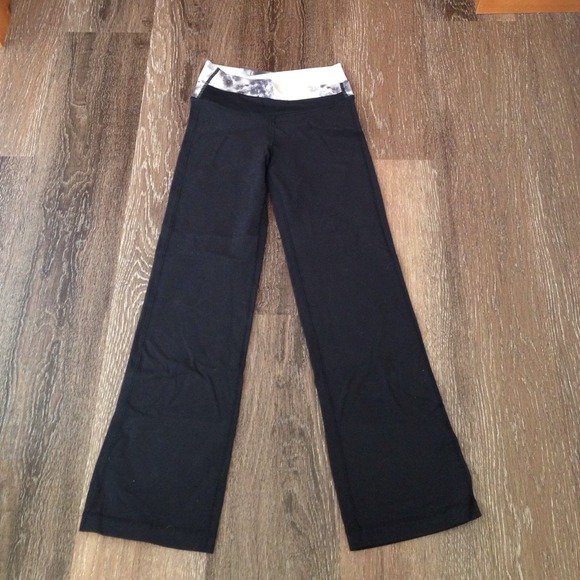 🎀size 2 Lululemon astro pant🎀