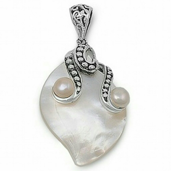 Shell and Pearl .925 Sterling Silver necklace
