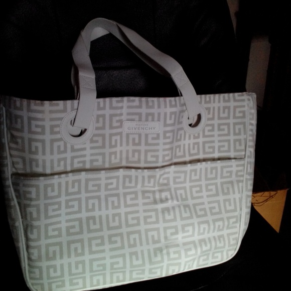 givency tote