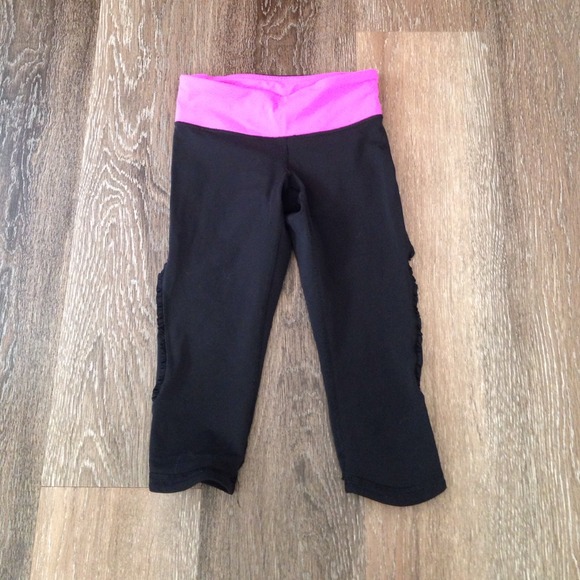 🎀size 2 Lululemon crops🎀