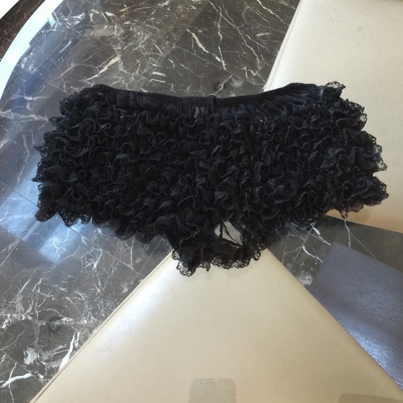 Black ruffle panty