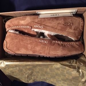 UGG women's Ansley slippers size 10