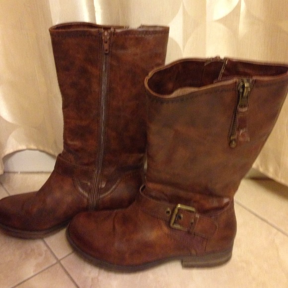 Naturalized  boot - Picture 2 of 4