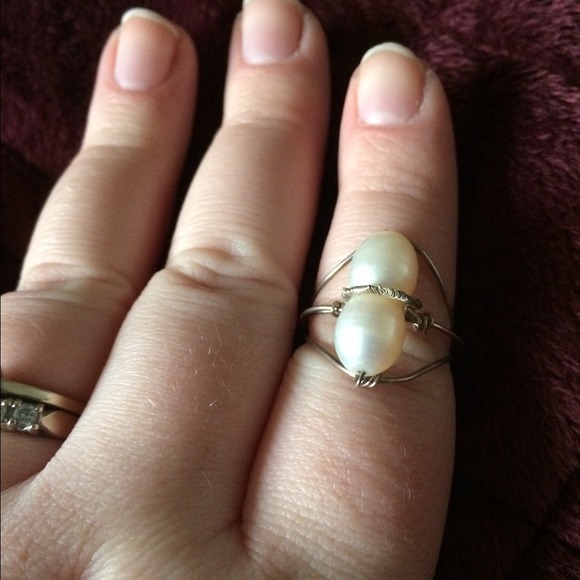 🎉🎉HP 12/3🎉🎉Pearl ring - Picture 2 of 2