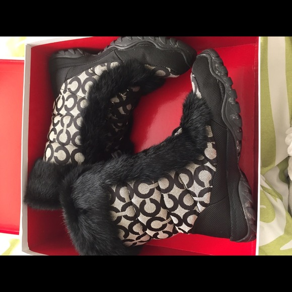 Fairly used like new Coach snow boots 👠