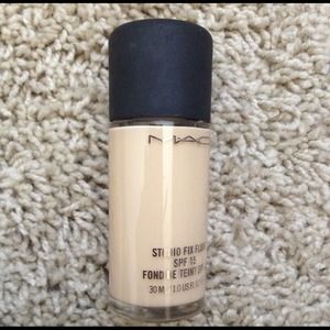 MAC studio fix fluid SPF 15, NC 15