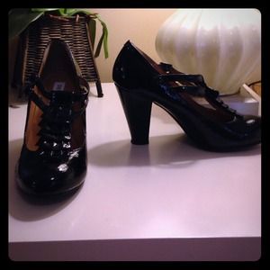 Steve Madden patent Mary Jane shoes size 6