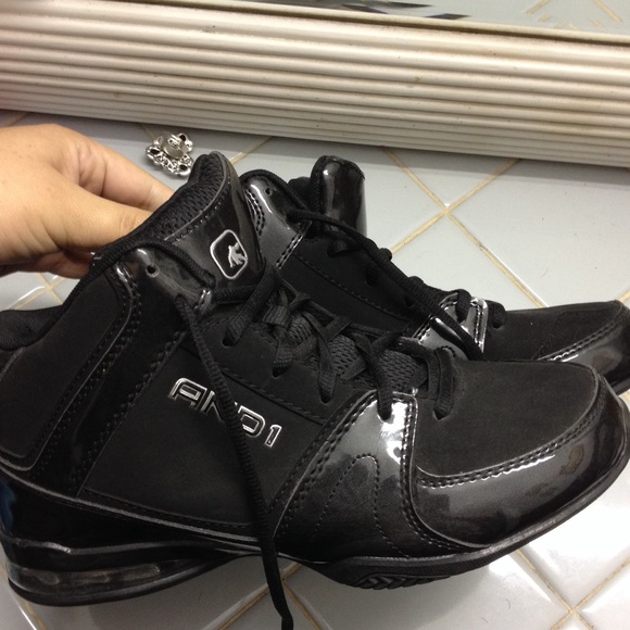 Mens High Top Basketball Sneakers *NWOT*