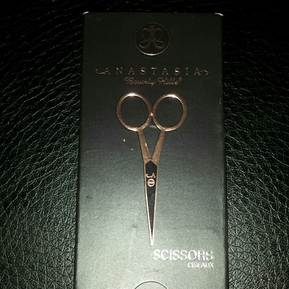 Anastasia beverly hills  eyebrow scissors