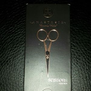 Anastasia beverly hills  eyebrow scissors