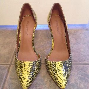 Yellow Pointed-toe Pump