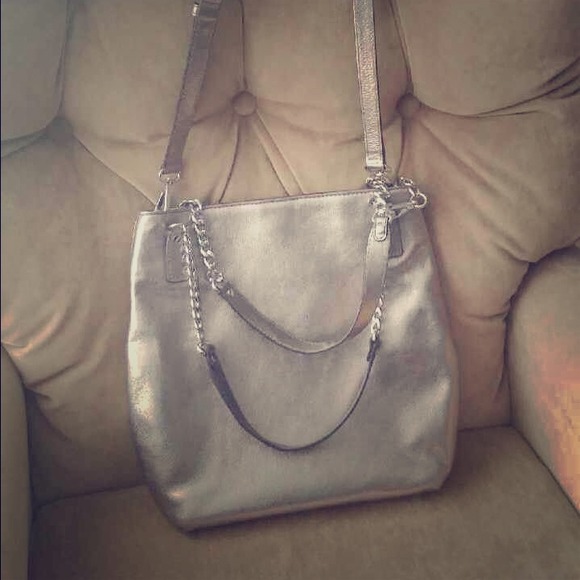 Authentic Michael Kors shoulder bag. - Picture 1 of 3