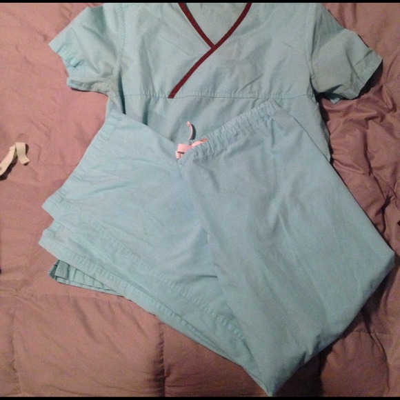 Size Small Scrub sets