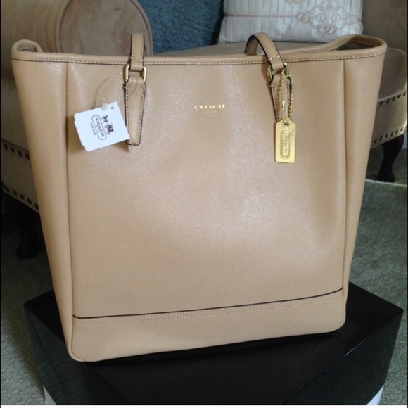 Coach Saffiano Leather City Tote in Camel, NEW - Picture 4 of 4