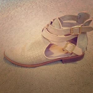 Nude ankle cutout boot