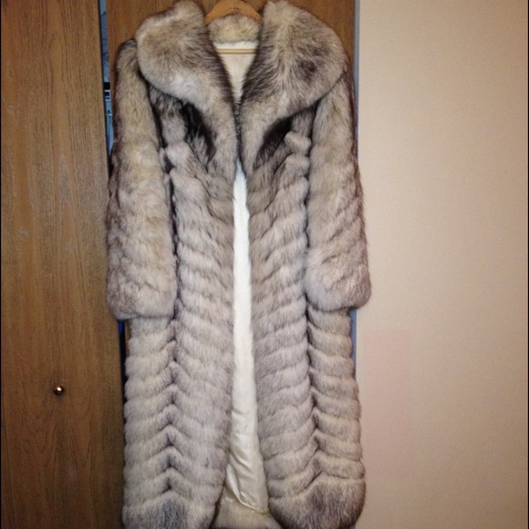 Natural blue fox fur coat - Picture 2 of 4