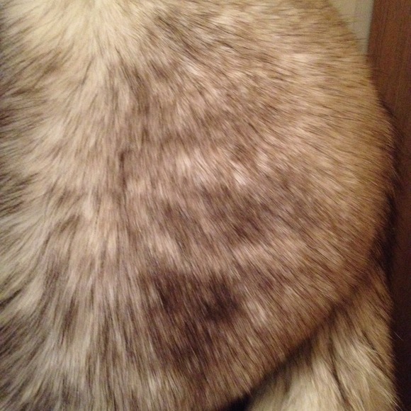 Natural blue fox fur coat - Picture 3 of 4