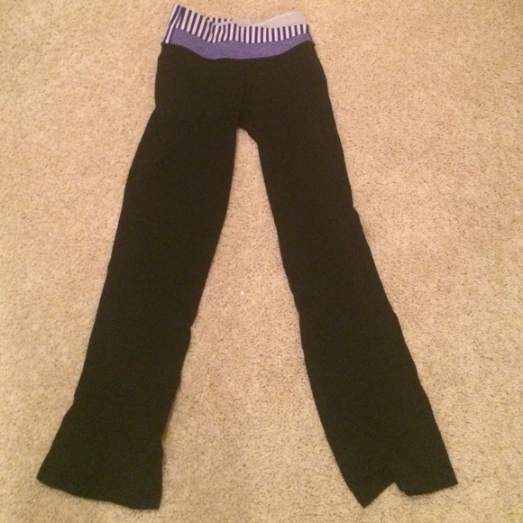 Black and blue Lululemon yoga pants