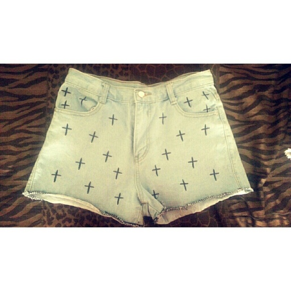 cross high waisted shorts!??