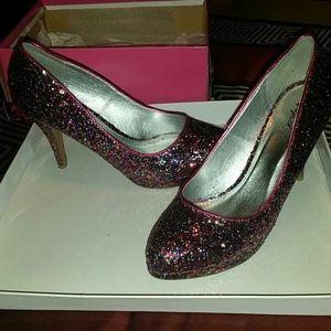Colorful glitter pump
