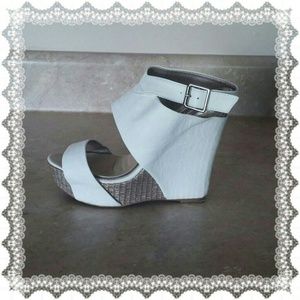 White Wedges
