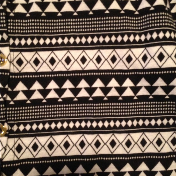 Black & white Aztec patterned tank top - Picture 2 of 2