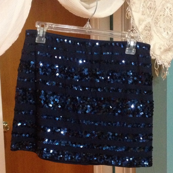 Skirt sequins.