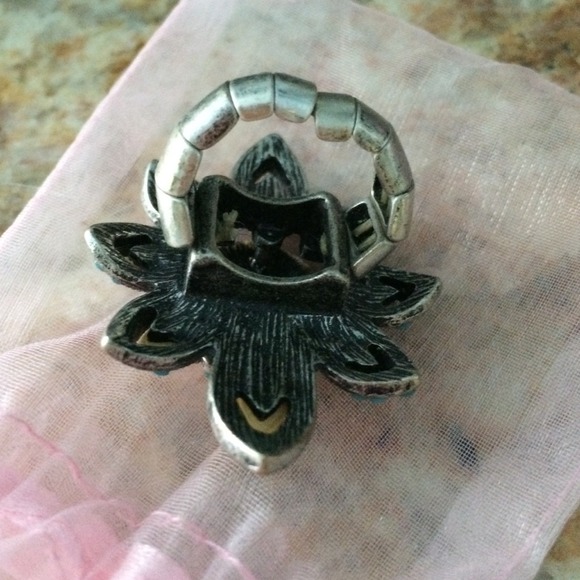 Ring - Picture 3 of 3