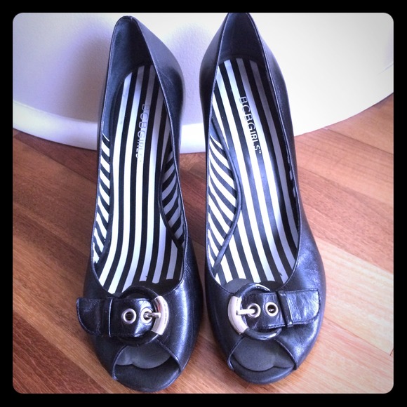 BCBG peep toe pump