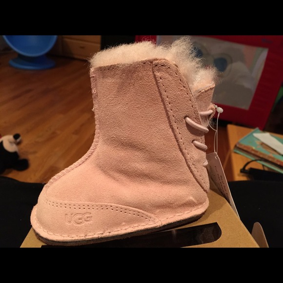 NIB w/ tags Ugg Boo infant boots in Pink
