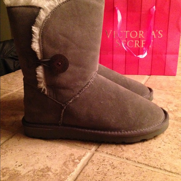 UGGS !!! Only worn one were a gift not authentic