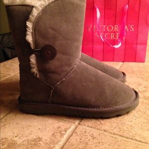 UGGS !!! Only worn one were a gift not authentic