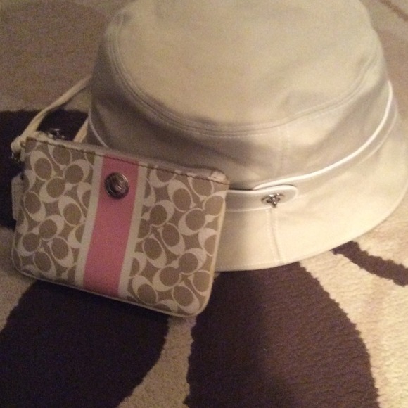 Coach... - Picture 3 of 3