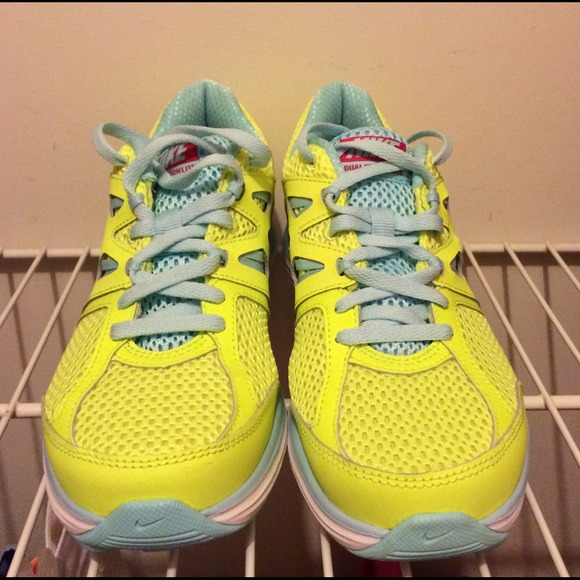 Nike Dual Fusion Lite Tennis Shoes, size 6, NIB
