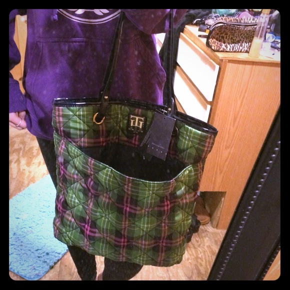 Tommy Hilfiger plaid purse with matching wallet