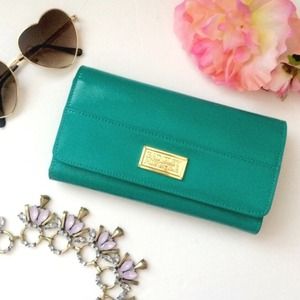 Listing for @malago Brand New Badgley Mischka