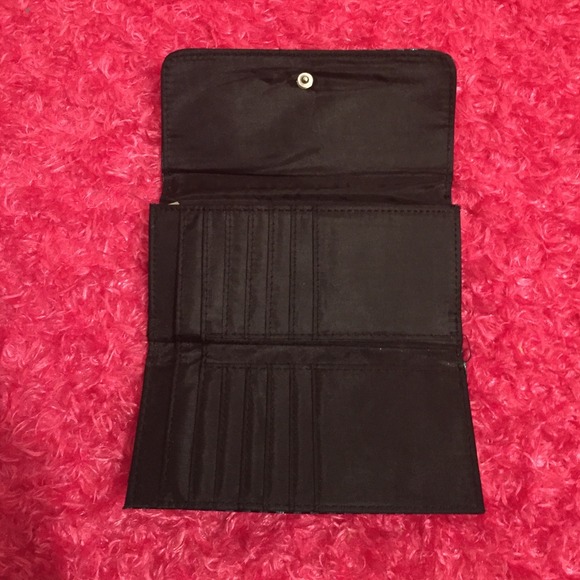 Trendy Clutch - Picture 2 of 3