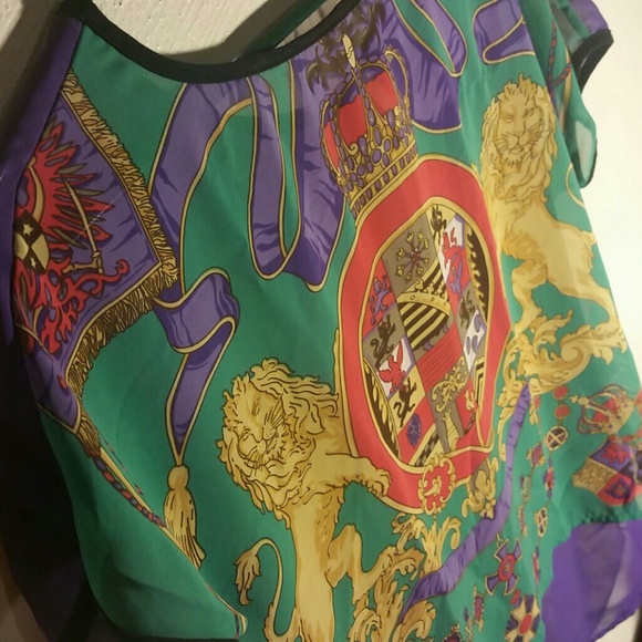 High-Low Slit-Back Top - Picture 4 of 4