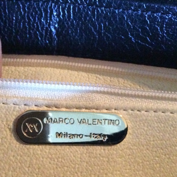 SOLD.  ❤️❤️Marco Valentino handbag - Picture 3 of 4