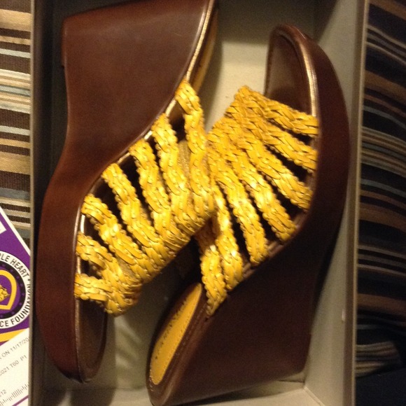 Sandals - Picture 2 of 3