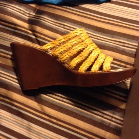 Sandals - Picture 3 of 3