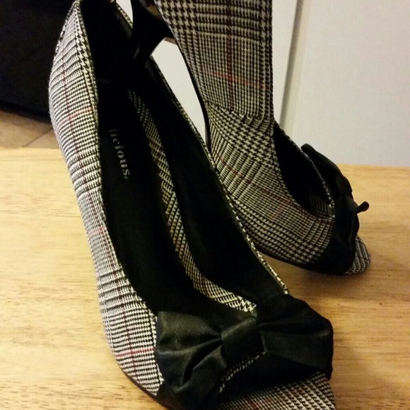 Delicious  plaid with bow