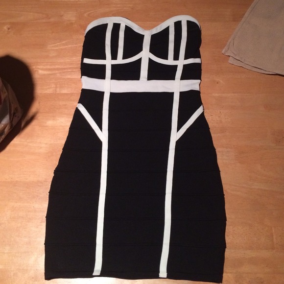 Forever 21 Dresses & Skirts - black and white bandage dress