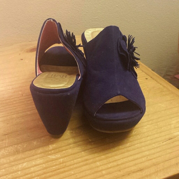 Shoes - Picture 1 of 3